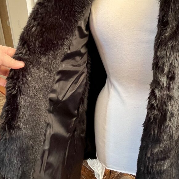 Vince Camuto Womens Black Faux Mink Fur Cape Shrug  Maximalist Money Size M‎ - Picture 4 of 8